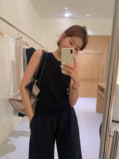 Round Neck Knitted Vest